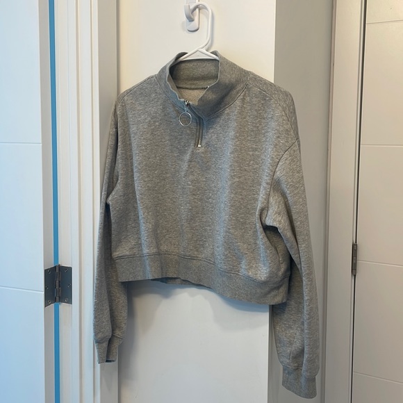 Cropped Grey H&M Sweatshirt - Picture 1 of 2